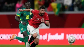 صافرة مغربية.. تعيين حكيم بناني لإدارة مواجهة مصر ونيجيريا الحاسمة بمواصفات دولية